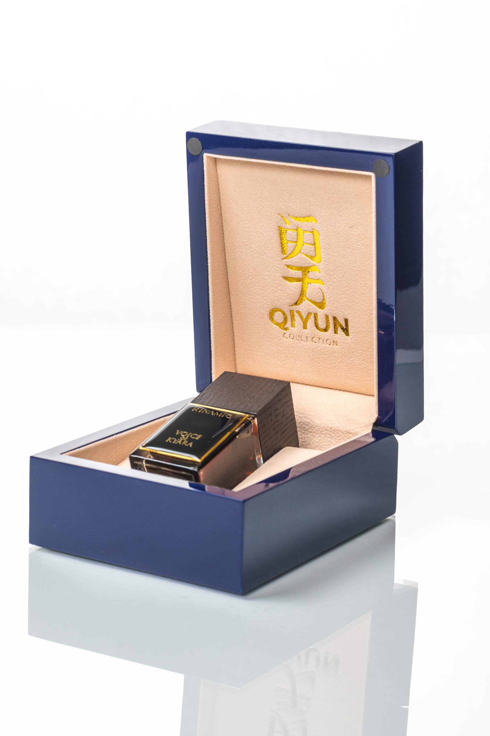 Oud Amalfi in Private Collection presentation box - Kinamic
